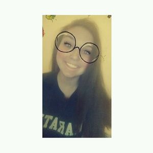 Meet your Posher, Olivia